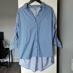Belle + Sky Striped ruched sleeve Button-up. Small